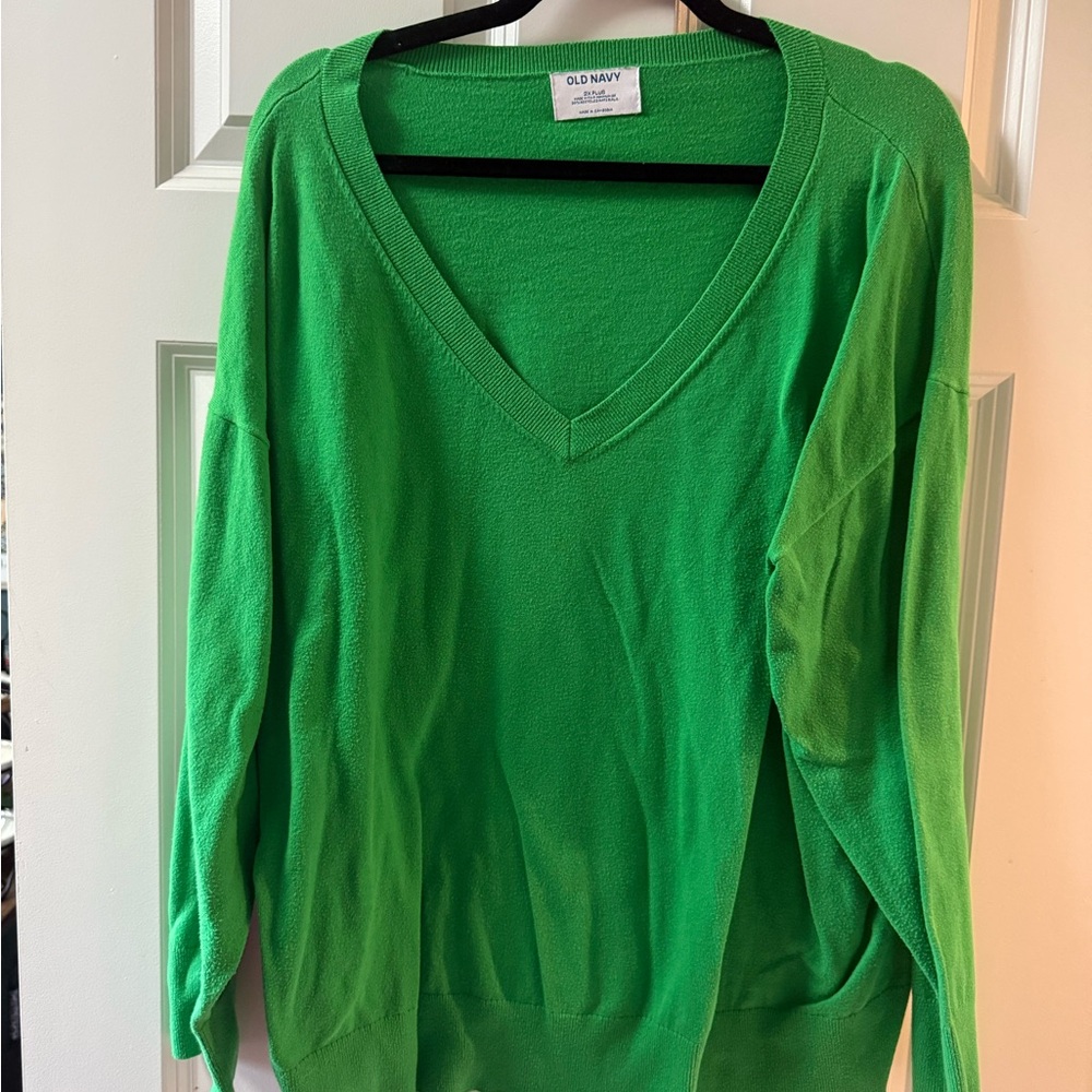 Old Navy Women's V-Neck Sweater in Kelly Green